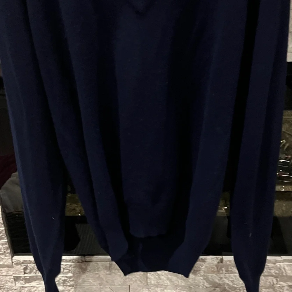Men's Deep Blue V-Neck Cashmere Sweater size Medium